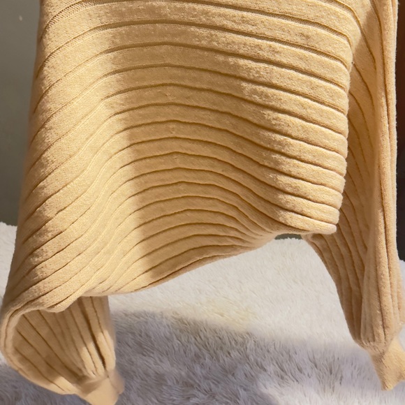 SHEIN Cream Sweater with Ribbed Texture - Picture 2 of 4